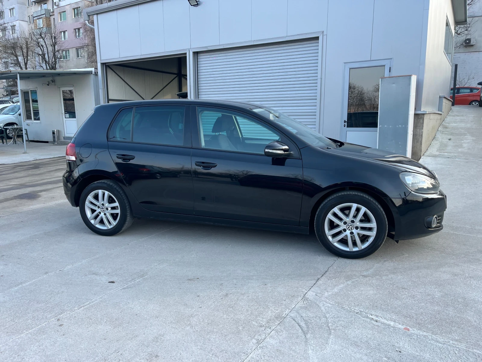 VW Golf 1.6газ, снимка 11 - Автомобили и джипове - 53725898