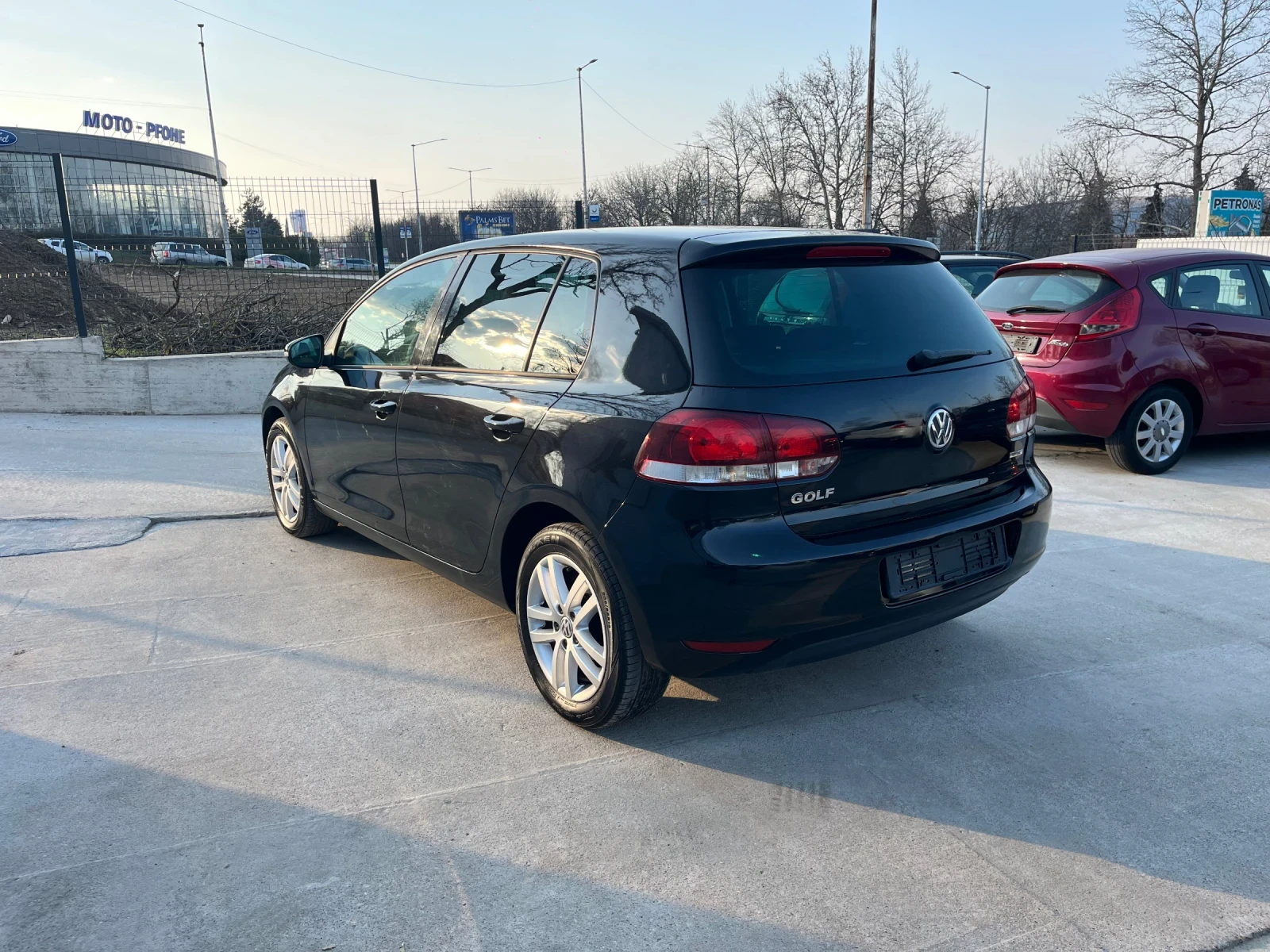 VW Golf 1.6газ, снимка 6 - Автомобили и джипове - 53725898