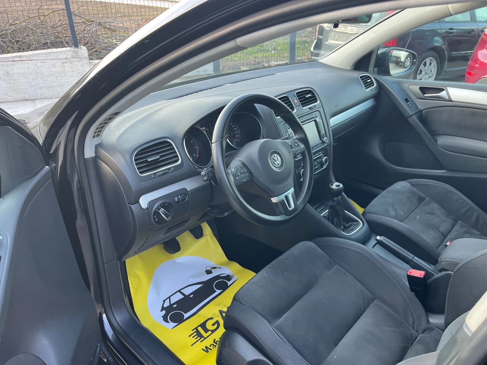 VW Golf 1.6газ, снимка 4 - Автомобили и джипове - 53725898