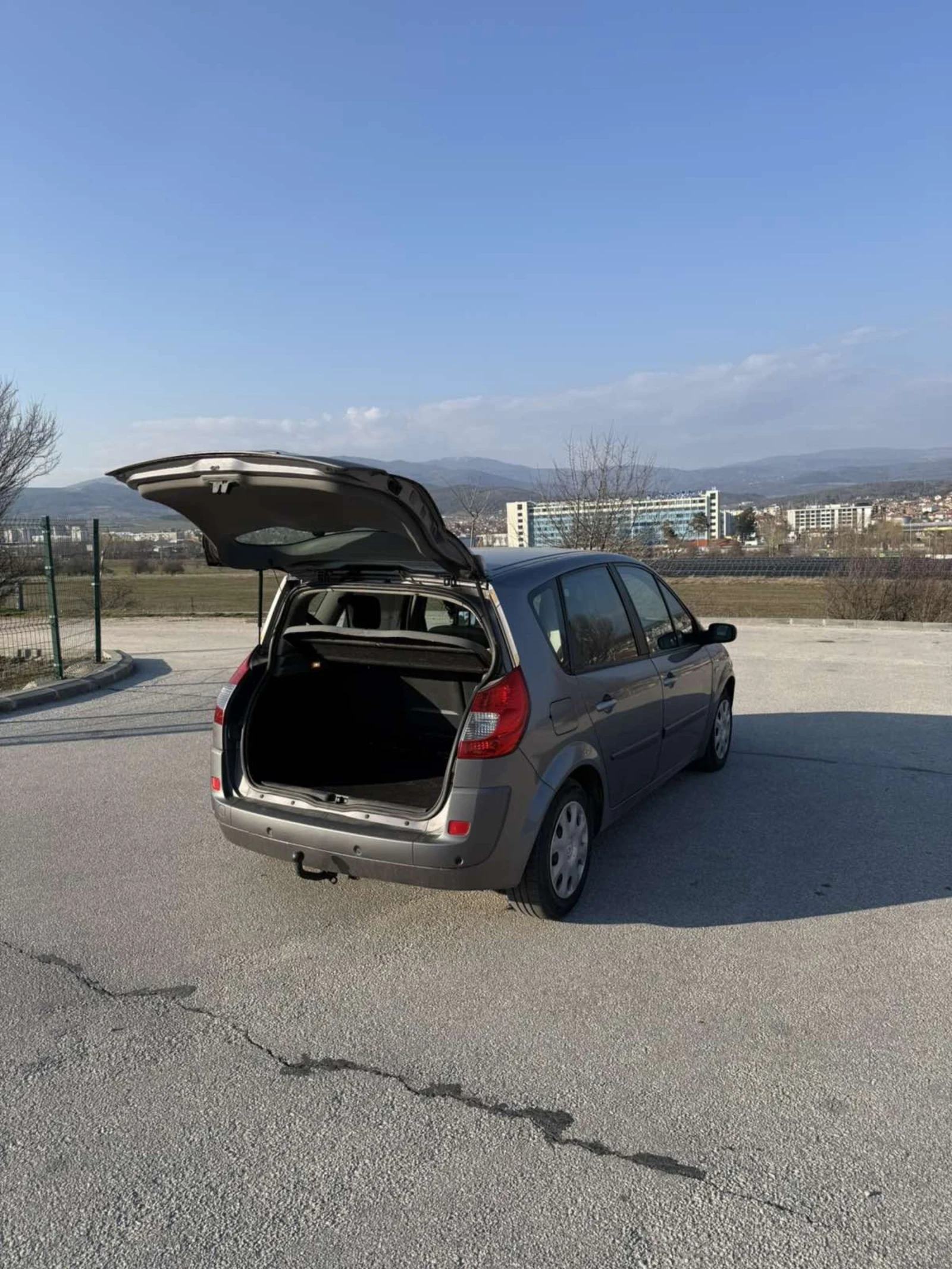 Renault Scenic 2009; 1.6 БЕНЗИН; РЕГИСТРИРАНА, ЗАПАЗЕНА, ЕКСТРИ - изображение 8