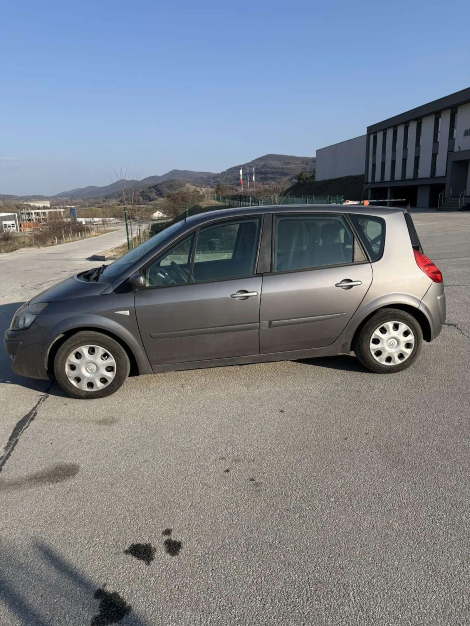 Renault Scenic 2009; 1.6 БЕНЗИН; РЕГИСТРИРАНА, ЗАПАЗЕНА, ЕКСТРИ - изображение 4