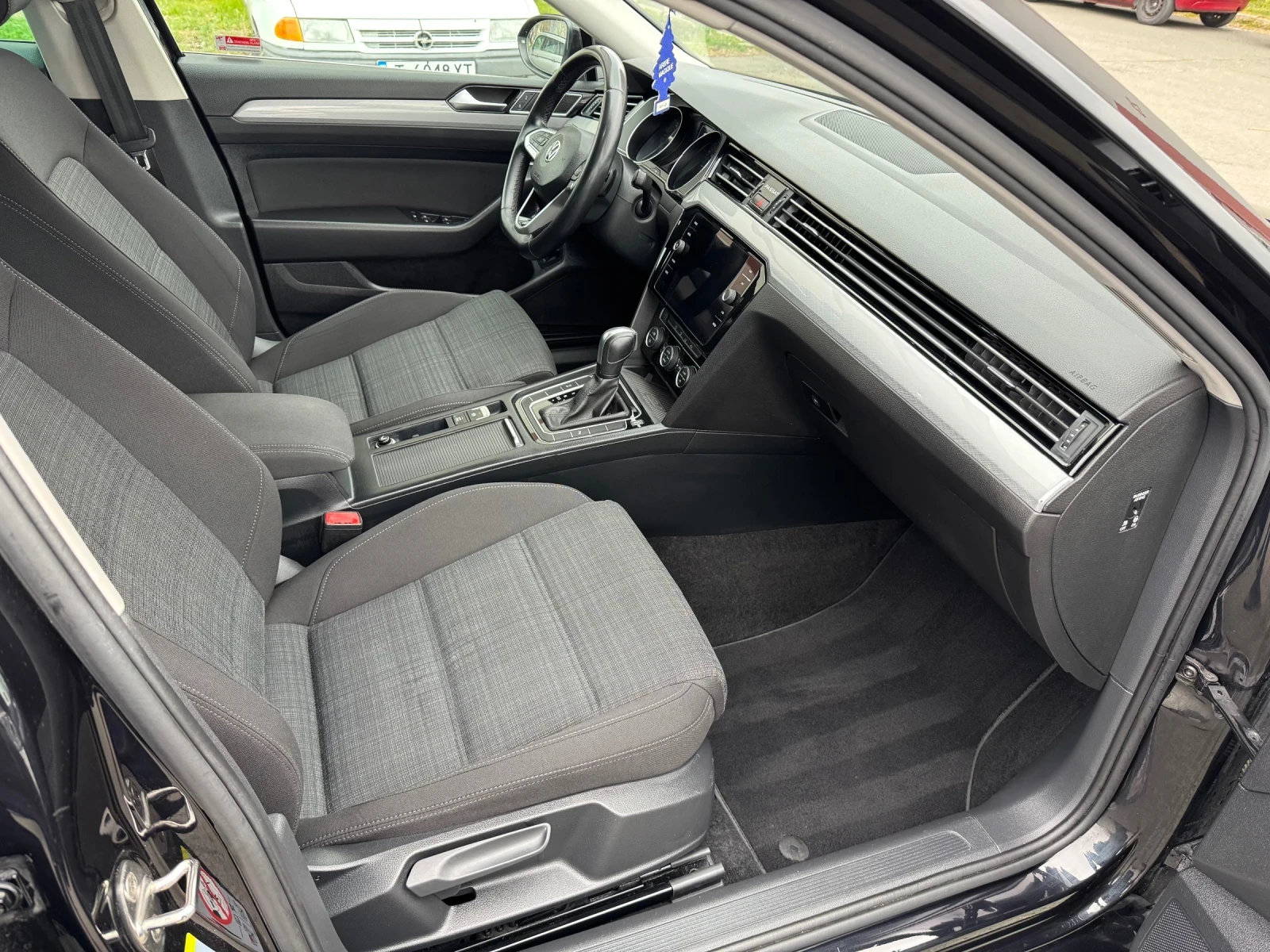 VW Passat 2.0 TDI 150 кс., снимка 8 - Автомобили и джипове - 54129865