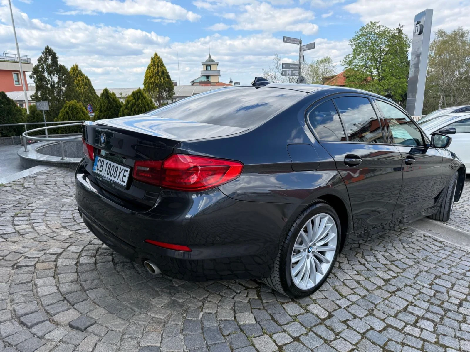 BMW 530 xDrive Luxury Line, снимка 10 - Автомобили и джипове - 54348350
