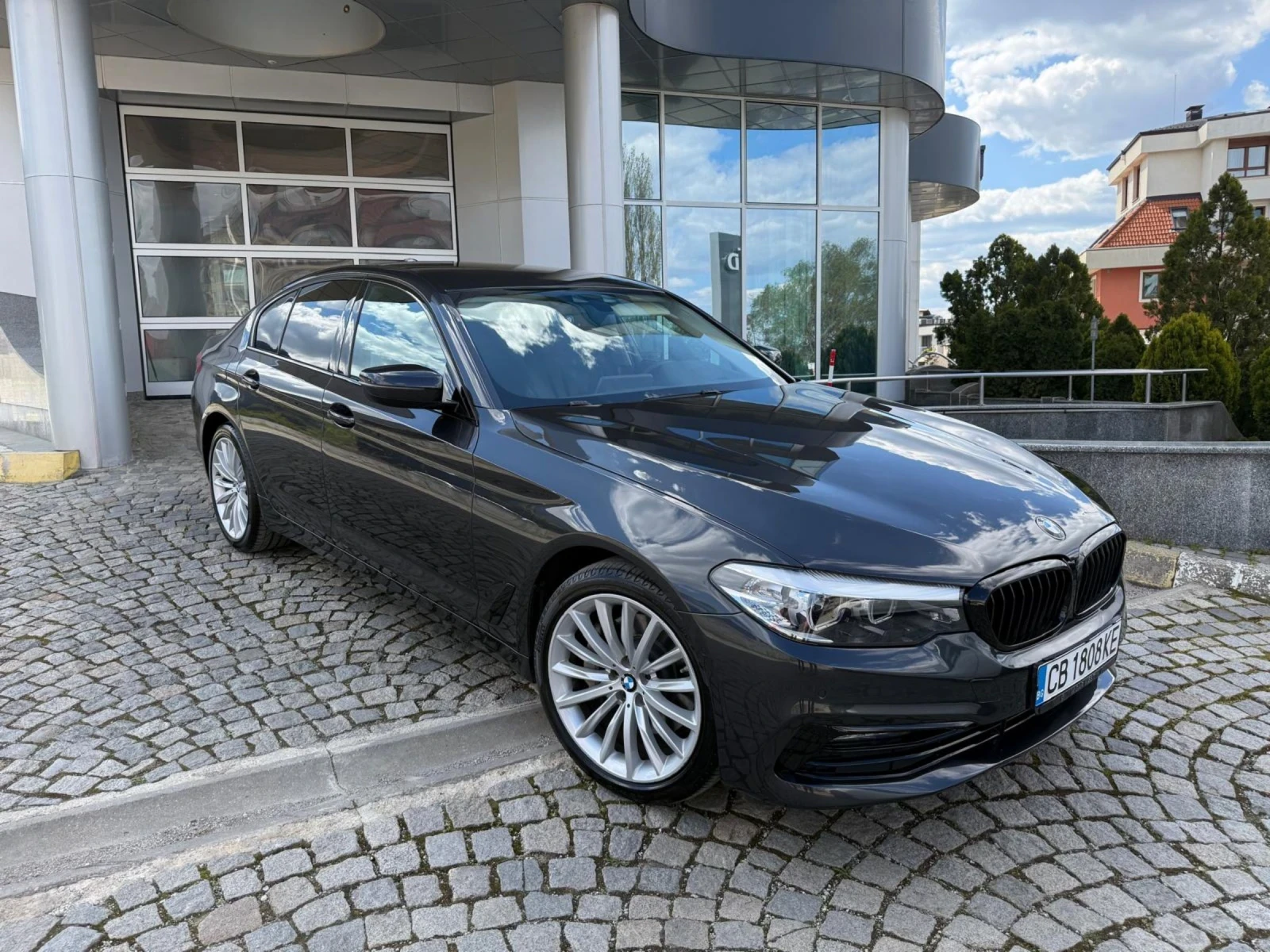 BMW 530 xDrive Luxury Line, снимка 2 - Автомобили и джипове - 54348350