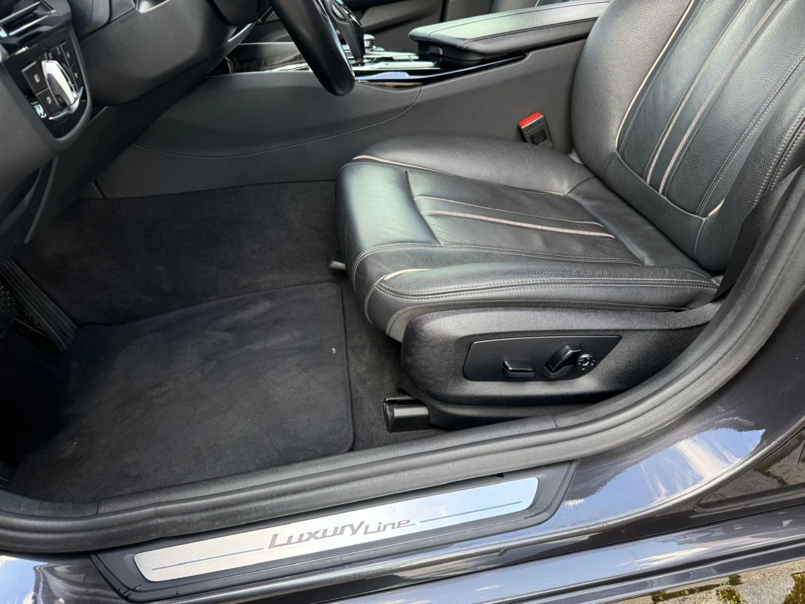 BMW 530 xDrive Luxury Line, снимка 12 - Автомобили и джипове - 54348350