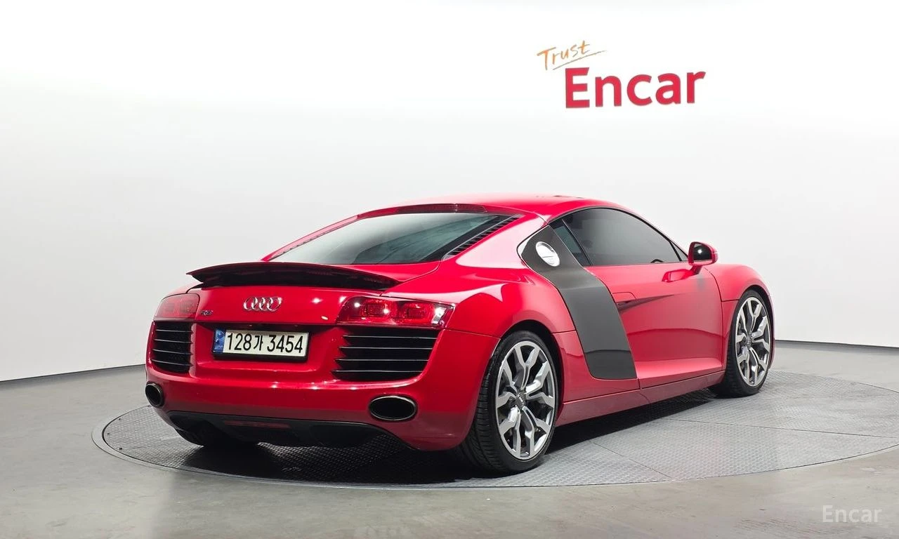 Audi R8, снимка 2 - Автомобили и джипове - 54376783