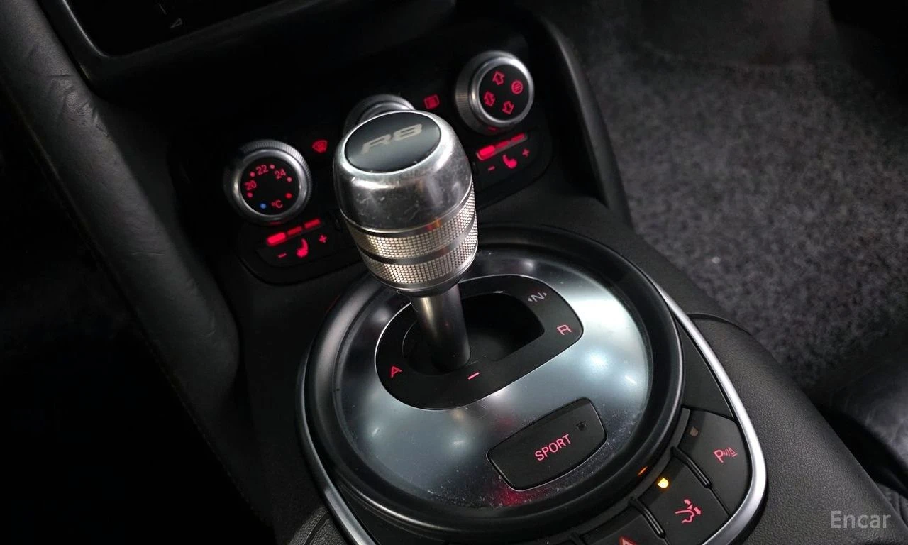 Audi R8, снимка 11 - Автомобили и джипове - 54376783