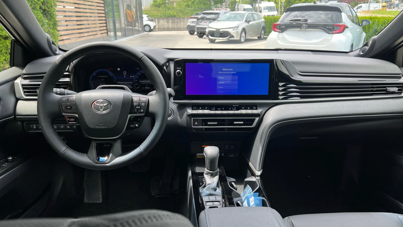 Toyota Camry 2.5H Luxury, снимка 11 - Автомобили и джипове - 54788454