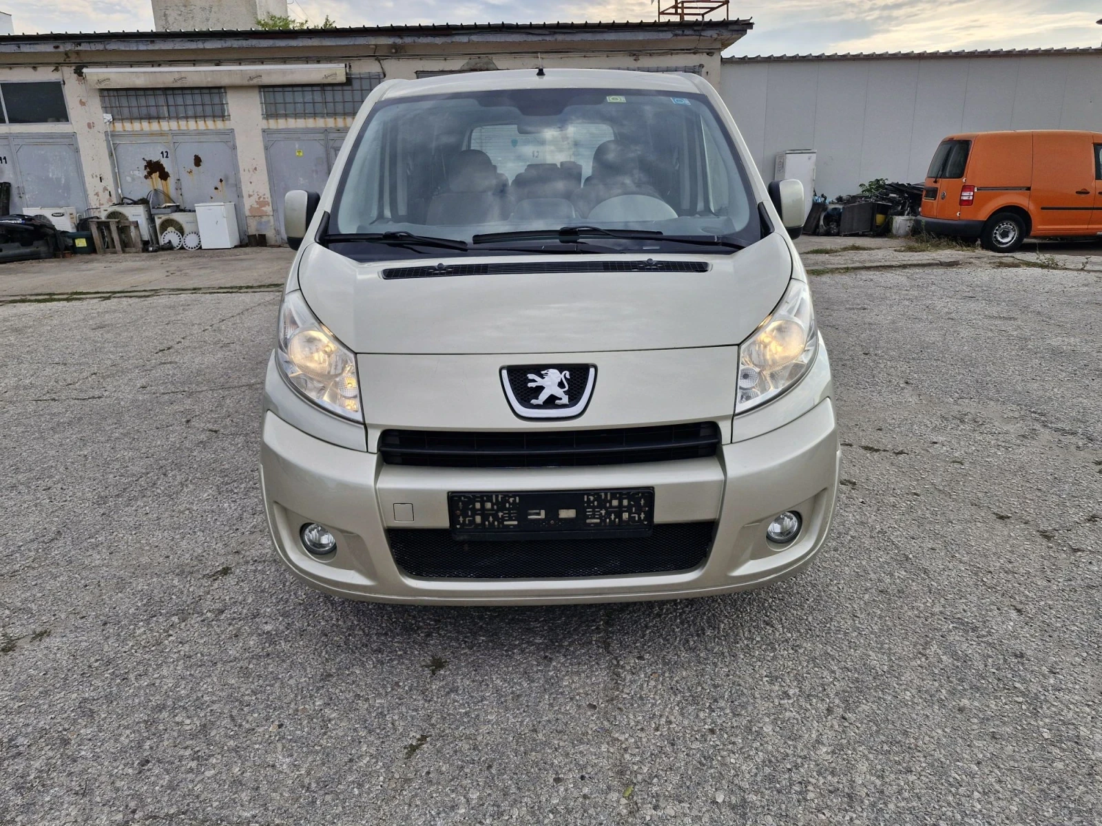 Peugeot Expert 2.0 HDi 136к.с. 8 местна климатроник , снимка 3 - Автомобили и джипове - 55657049