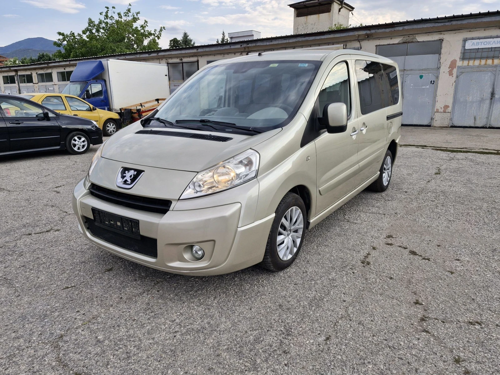 Peugeot Expert 2.0 HDi 136к.с. 8 местна климатроник , снимка 2 - Автомобили и джипове - 55657049