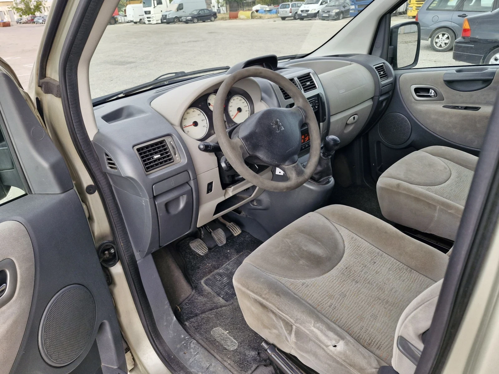 Peugeot Expert 2.0 HDi 136к.с. 8 местна климатроник , снимка 10 - Автомобили и джипове - 55657049