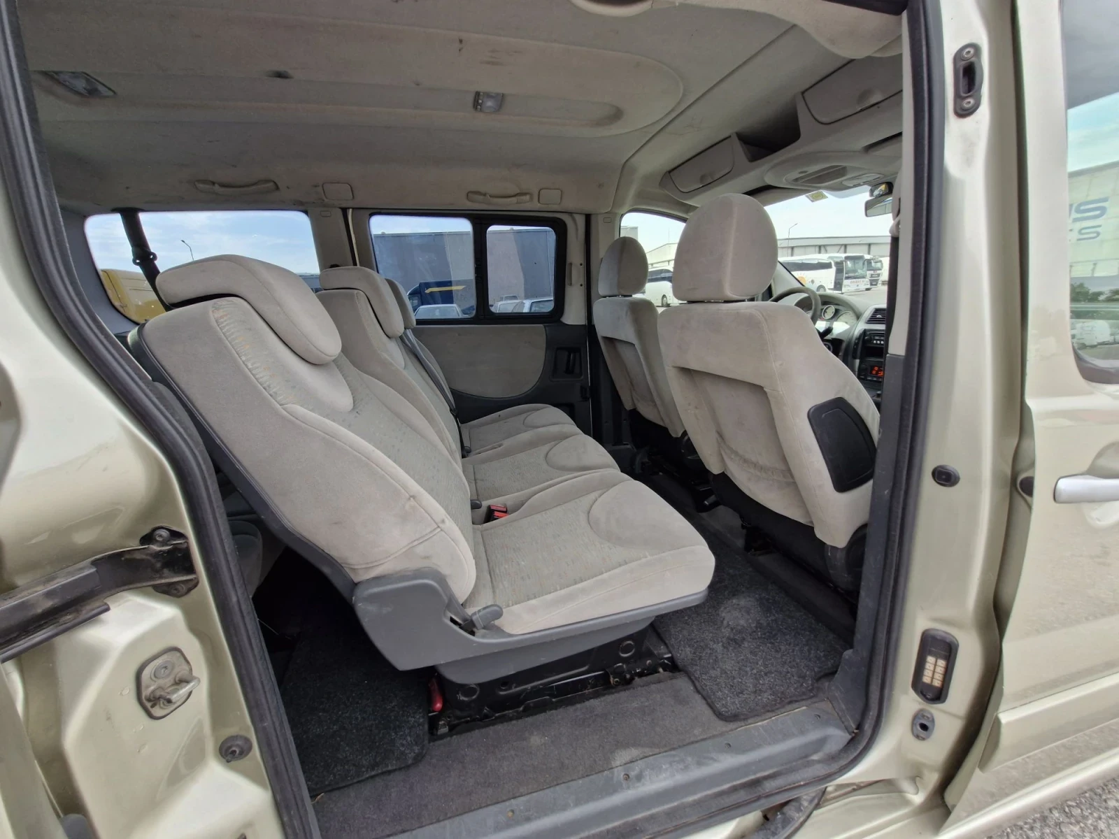 Peugeot Expert 2.0 HDi 136к.с. 8 местна климатроник , снимка 12 - Автомобили и джипове - 55657049