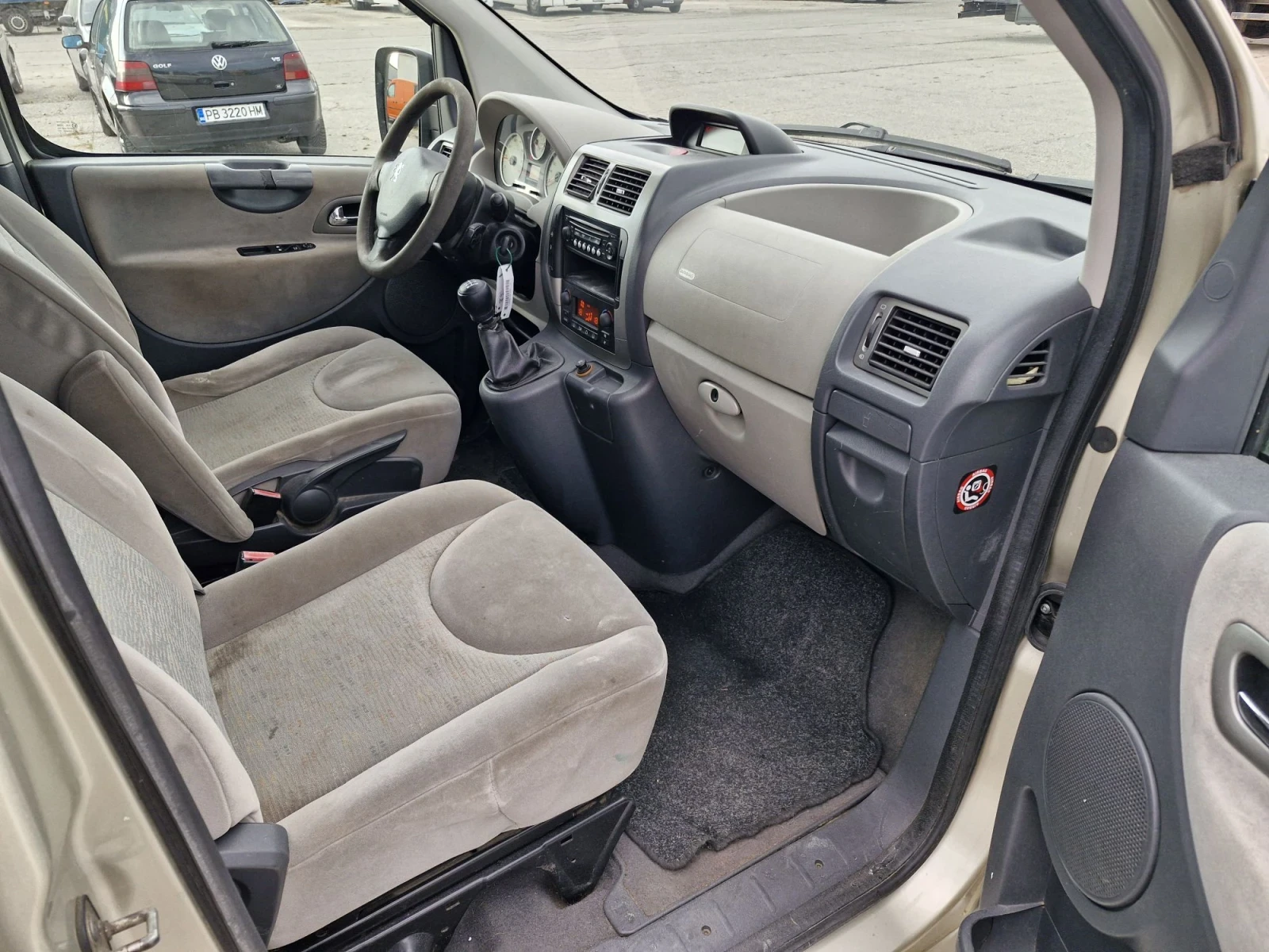 Peugeot Expert 2.0 HDi 136к.с. 8 местна климатроник , снимка 11 - Автомобили и джипове - 55657049