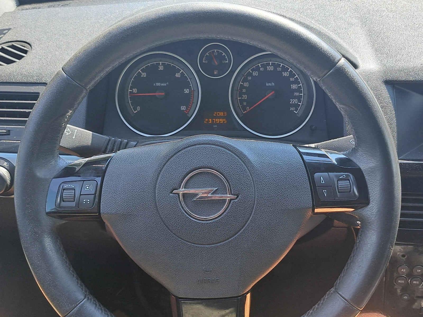Opel Astra  1.7 CDTI, снимка 6 - Автомобили и джипове - 55799925