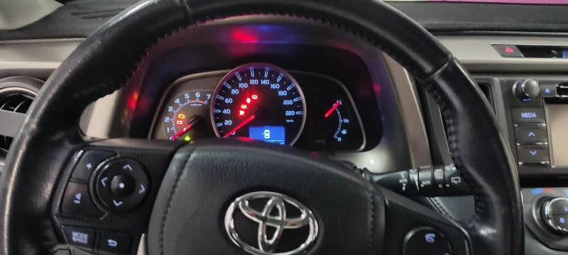 Toyota Rav4, снимка 11 - Автомобили и джипове - 52826050