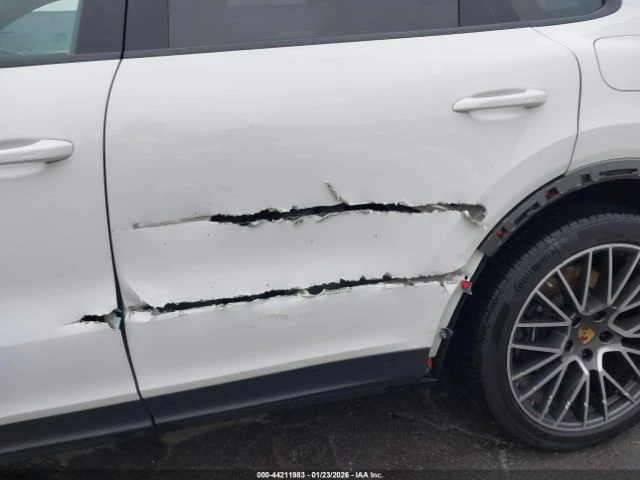 Porsche Cayenne E-HYBRID  - изображение 9