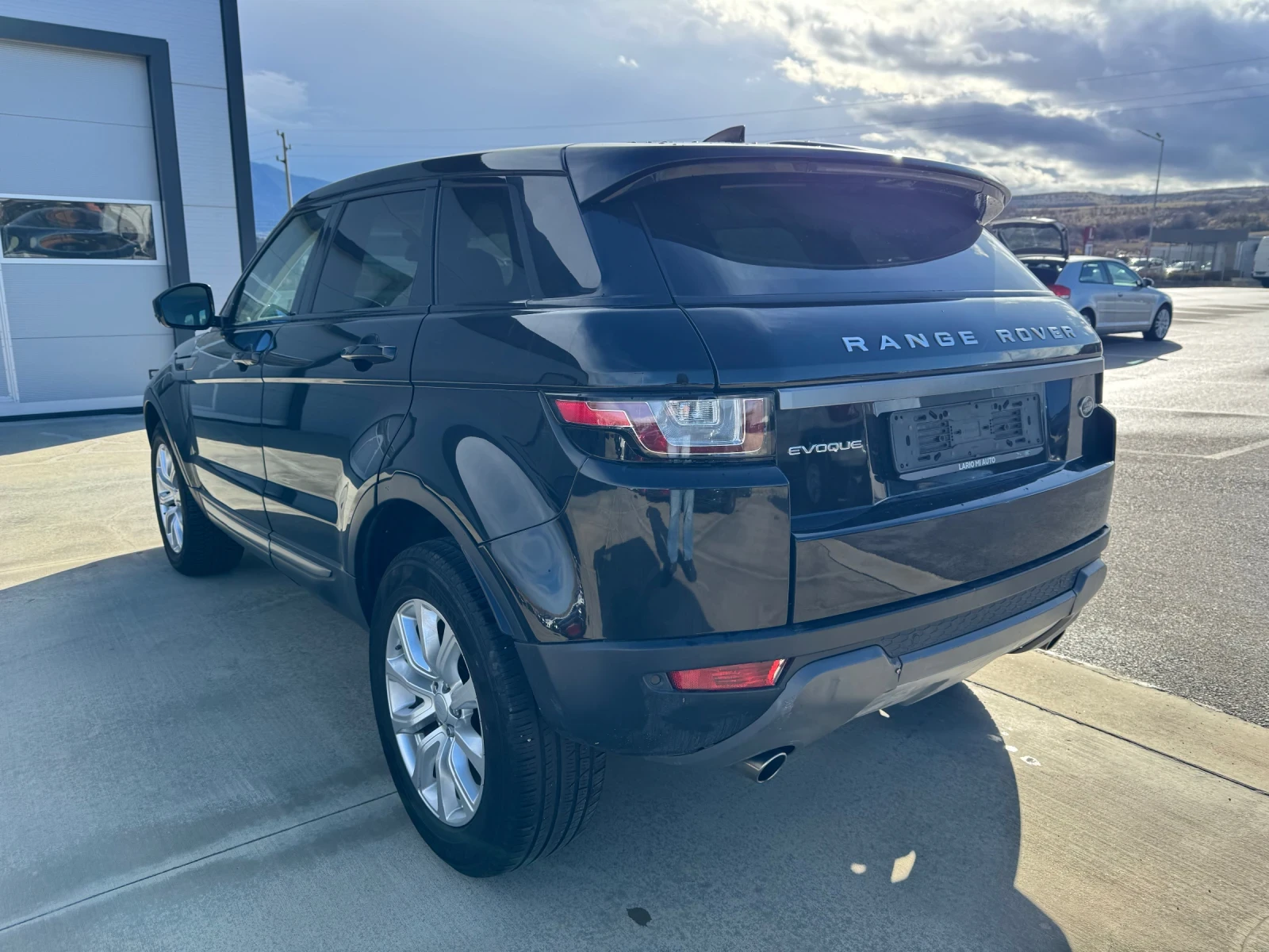 Land Rover Range Rover Evoque 2.0D 4x4 HSE EDITION - FACE LIFT - 136.000 km! - изображение 4