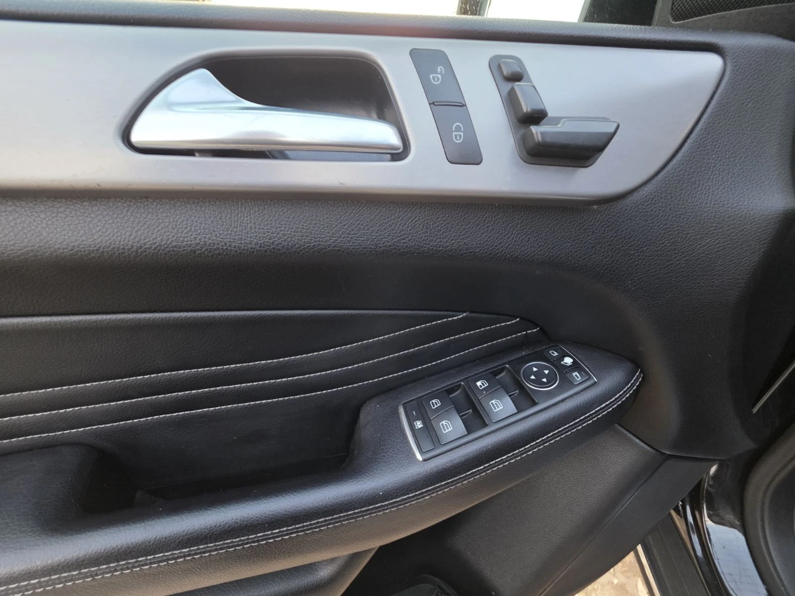 Mercedes-Benz ML 250 BLUETEC 4MATIC, снимка 11 - Автомобили и джипове - 53835316