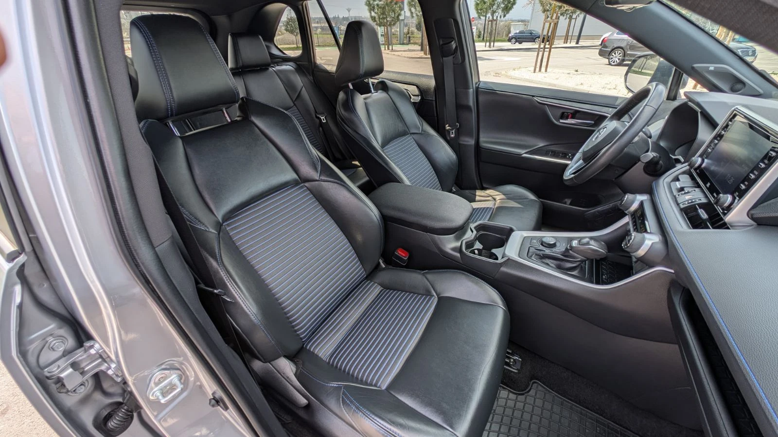 Toyota Rav4 2.5 Hybrid AWD-i Style (JBL package), снимка 11 - Автомобили и джипове - 54004008