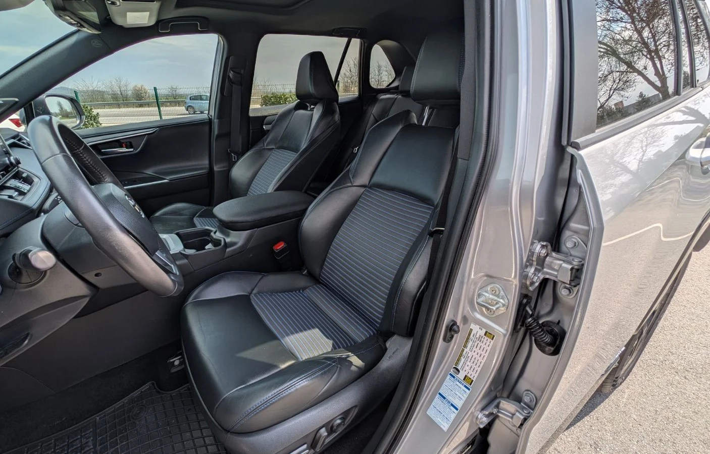 Toyota Rav4 2.5 Hybrid AWD-i Style (JBL package), снимка 10 - Автомобили и джипове - 54004008