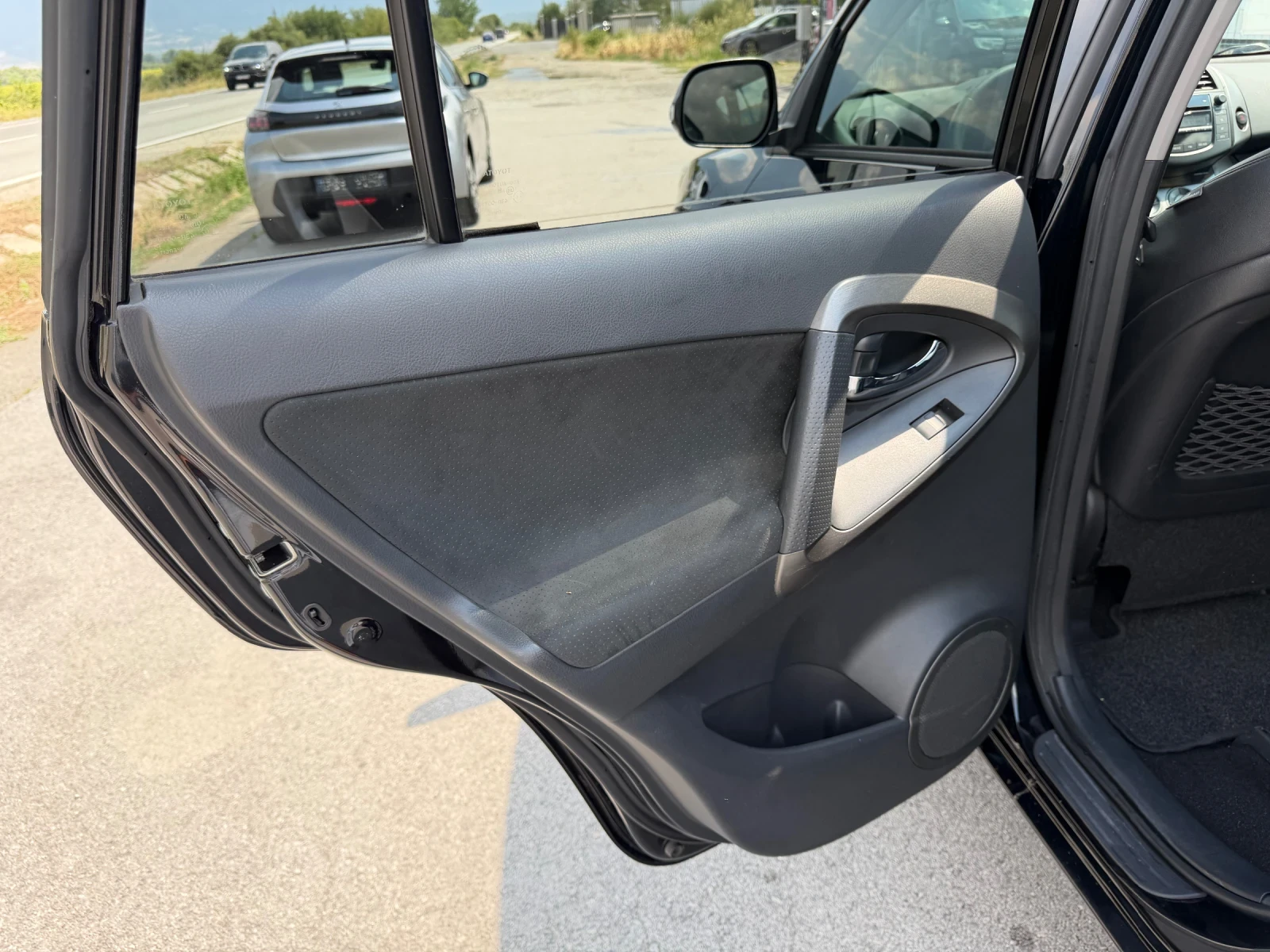 Toyota Rav4 2.2 D4D, снимка 8 - Автомобили и джипове - 55558696