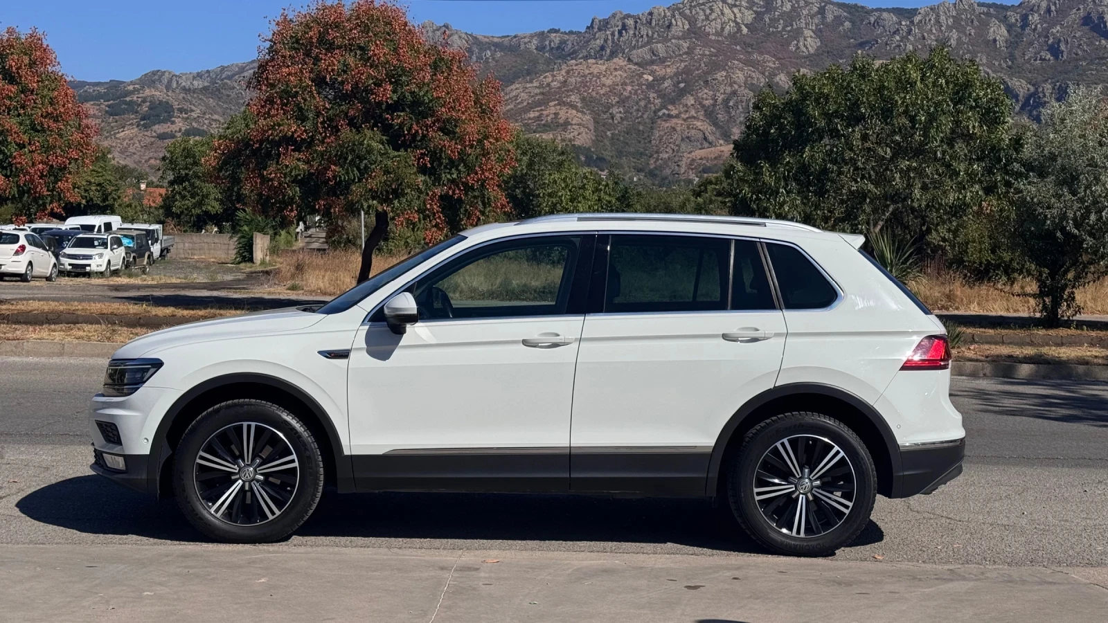 VW Tiguan 2.0TDI 4MOTION * FULL* Dynaudio* 360* 2хMemory* , снимка 2 - Автомобили и джипове - 55812358