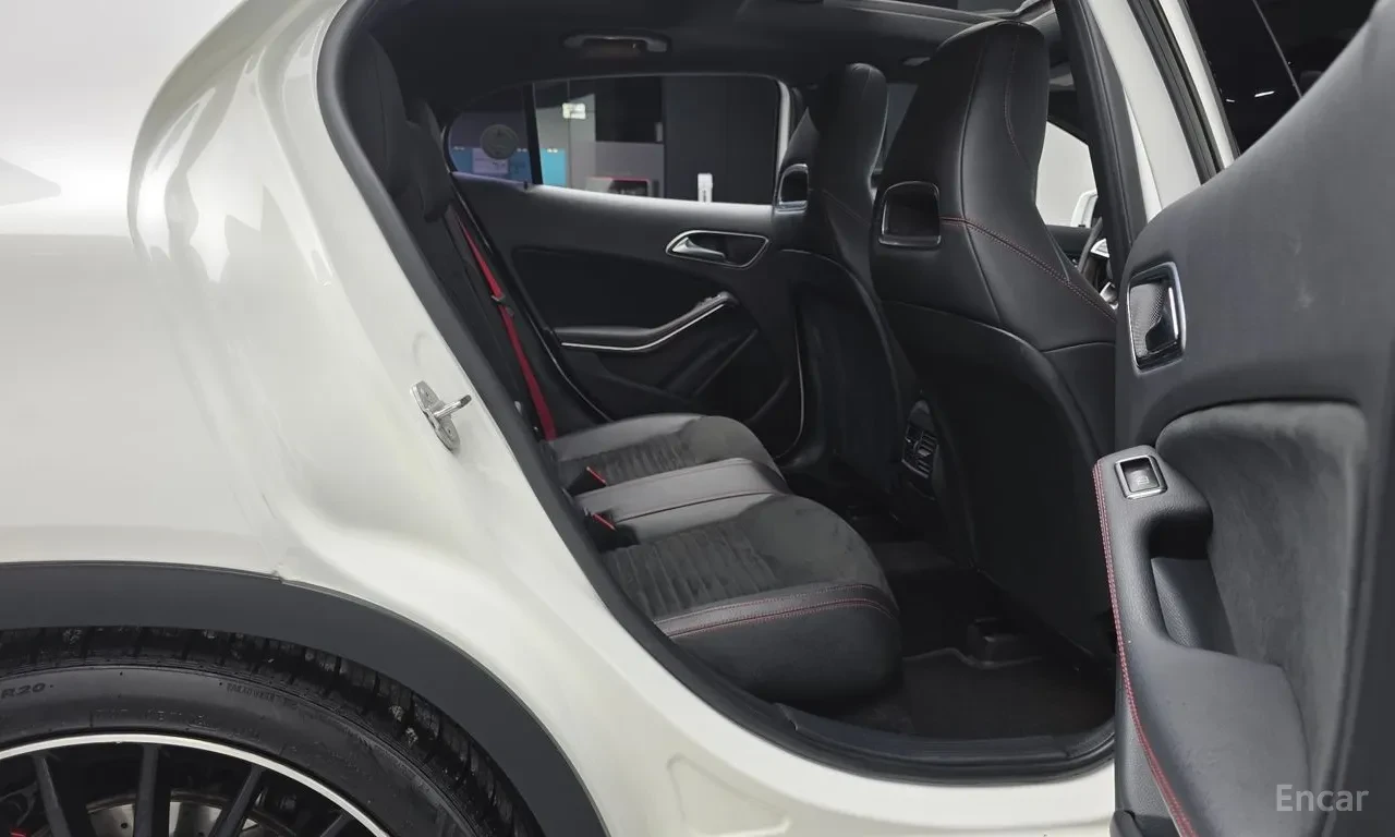 Mercedes-Benz GLA 45 AMG ПОДГРЕВ| ДИСТРОНИК* КРАЙНА ЦЕНА ДО СОФИЯ, снимка 7 - Автомобили и джипове - 55839075