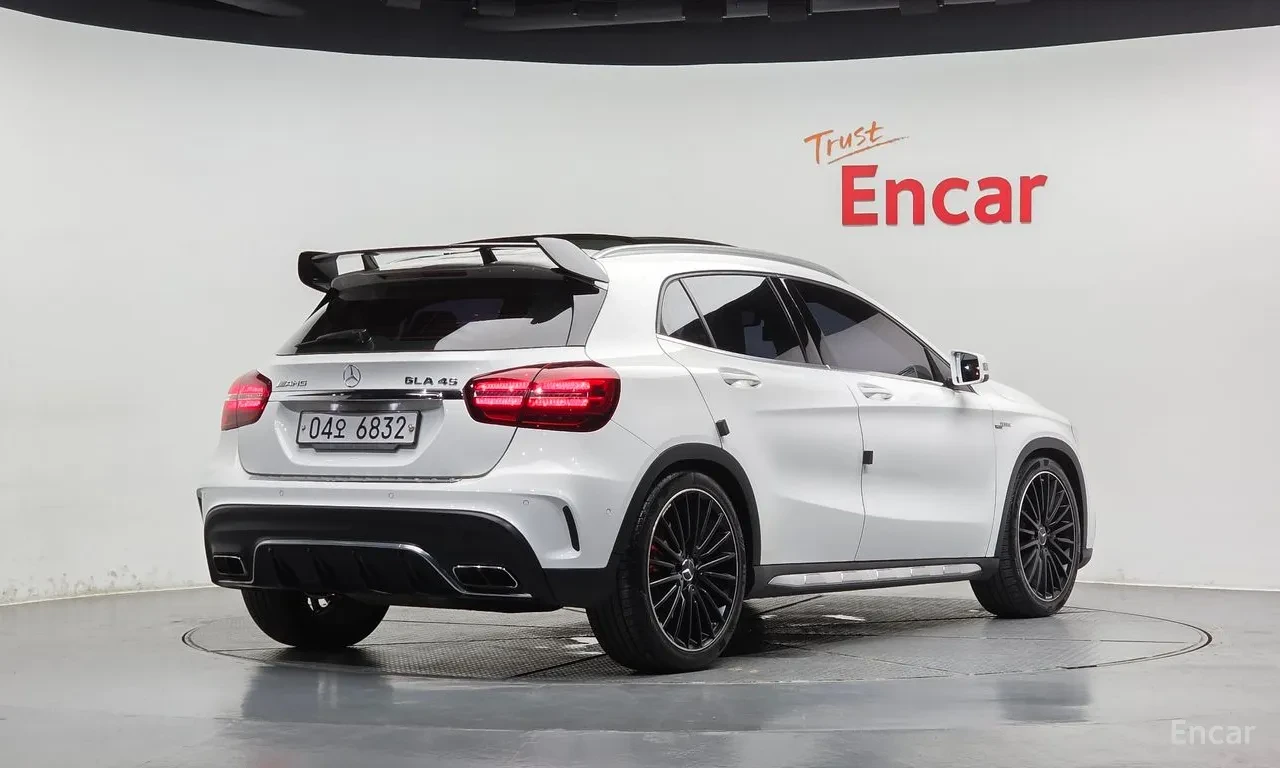 Mercedes-Benz GLA 45 AMG ПОДГРЕВ| ДИСТРОНИК* КРАЙНА ЦЕНА ДО СОФИЯ, снимка 2 - Автомобили и джипове - 55839075