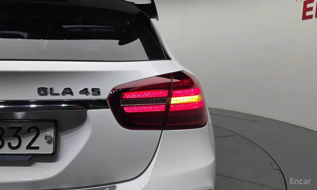 Mercedes-Benz GLA 45 AMG ПОДГРЕВ| ДИСТРОНИК* КРАЙНА ЦЕНА ДО СОФИЯ, снимка 13 - Автомобили и джипове - 55839075