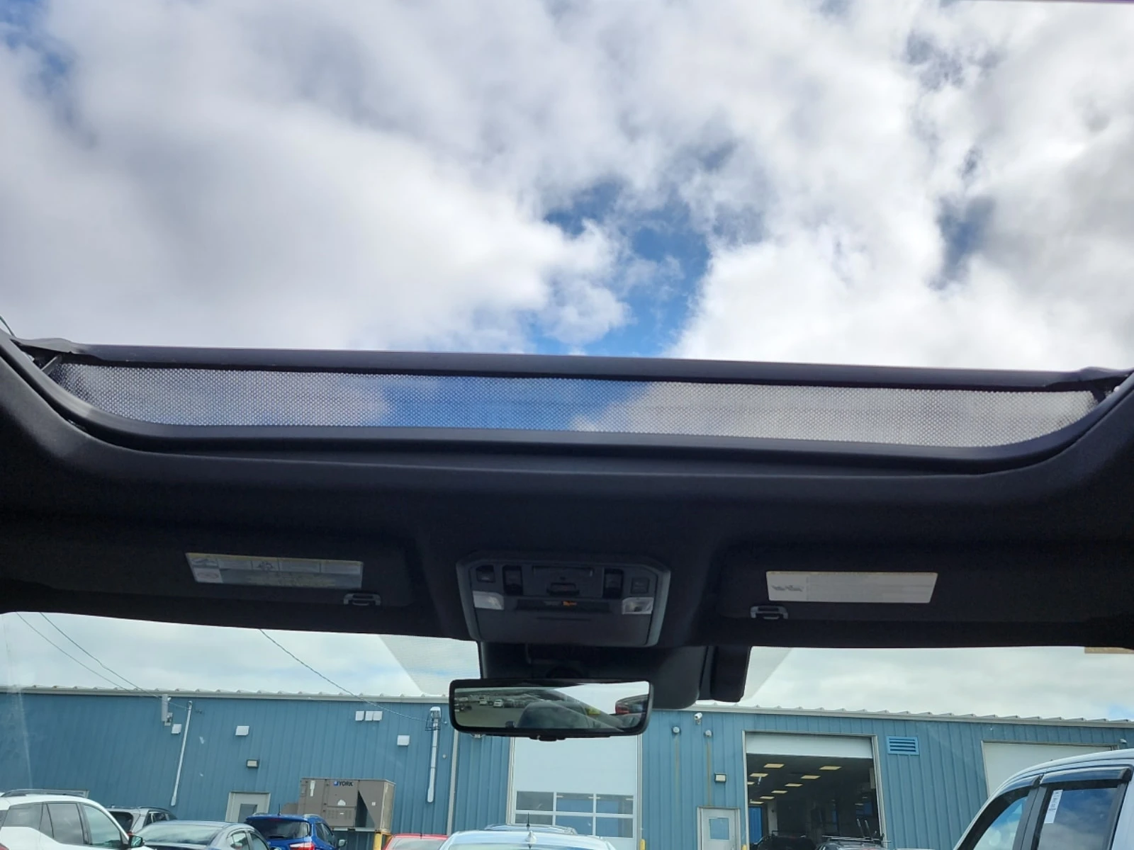 Toyota Tundra * 4x4 Crewmax Platinum Crew Cab Short Bed * CARFAX | Mobile.bg � ����������� 13