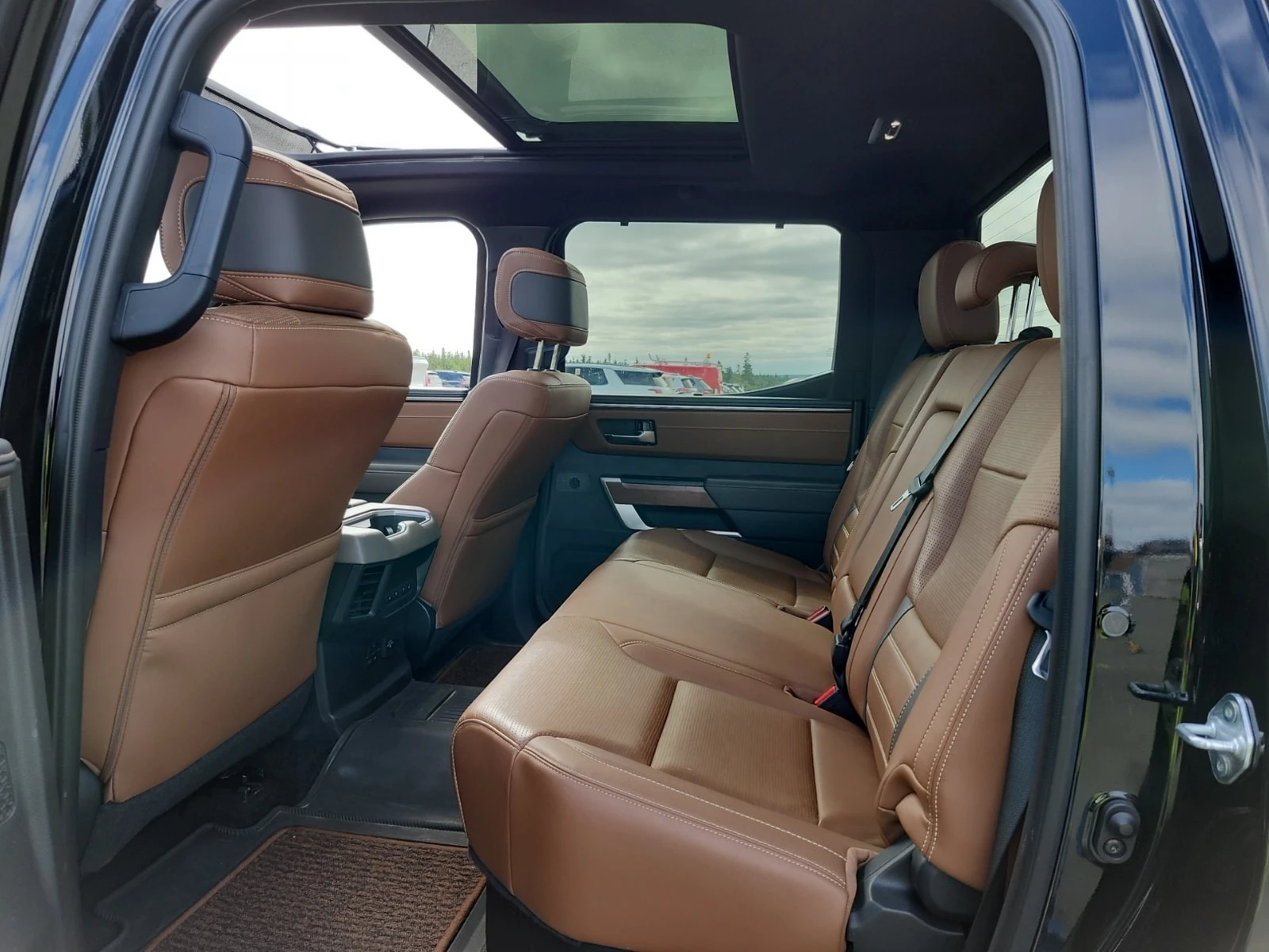 Toyota Tundra * 4x4 Crewmax Platinum Crew Cab Short Bed * CARFAX | Mobile.bg � ����������� 12