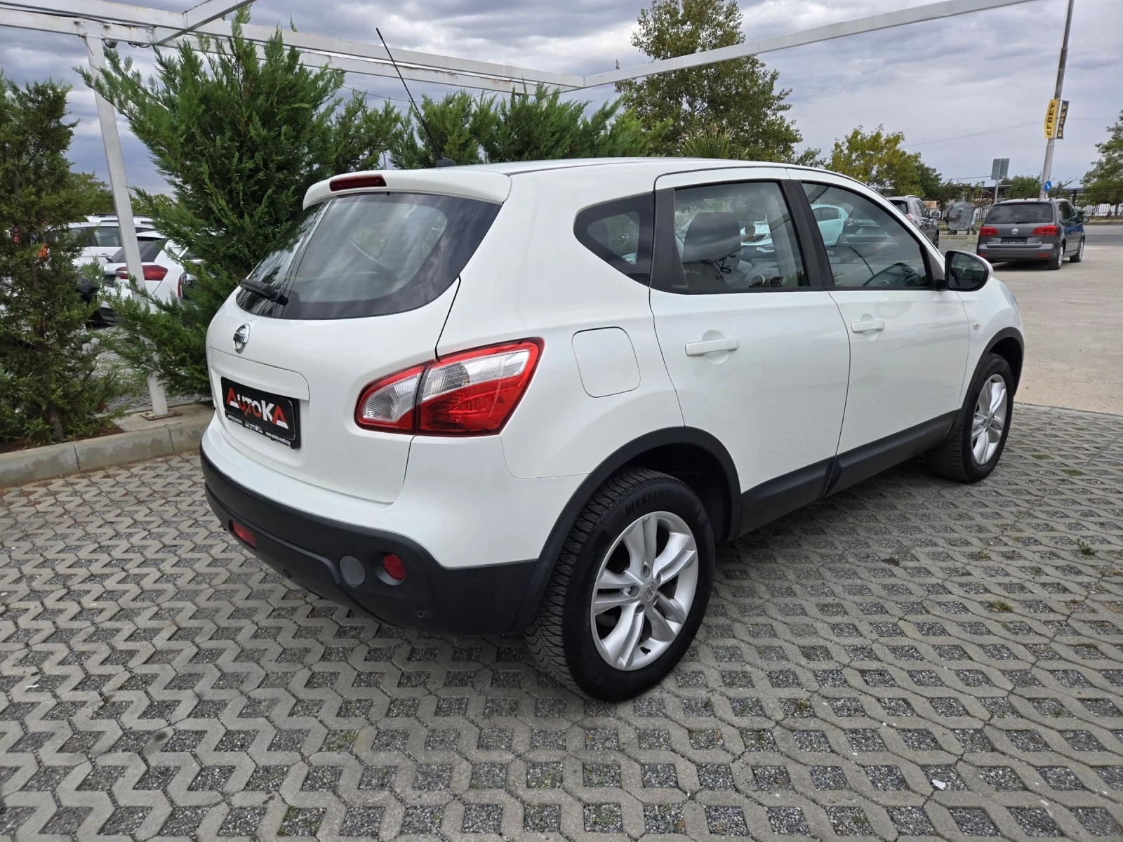 Nissan Qashqai 1.6i-117кс= ФАБРИЧНА ГАЗ= АВТОПИЛОТ= ПАРКТРОНИК, снимка 3 - Автомобили и джипове - 56201207