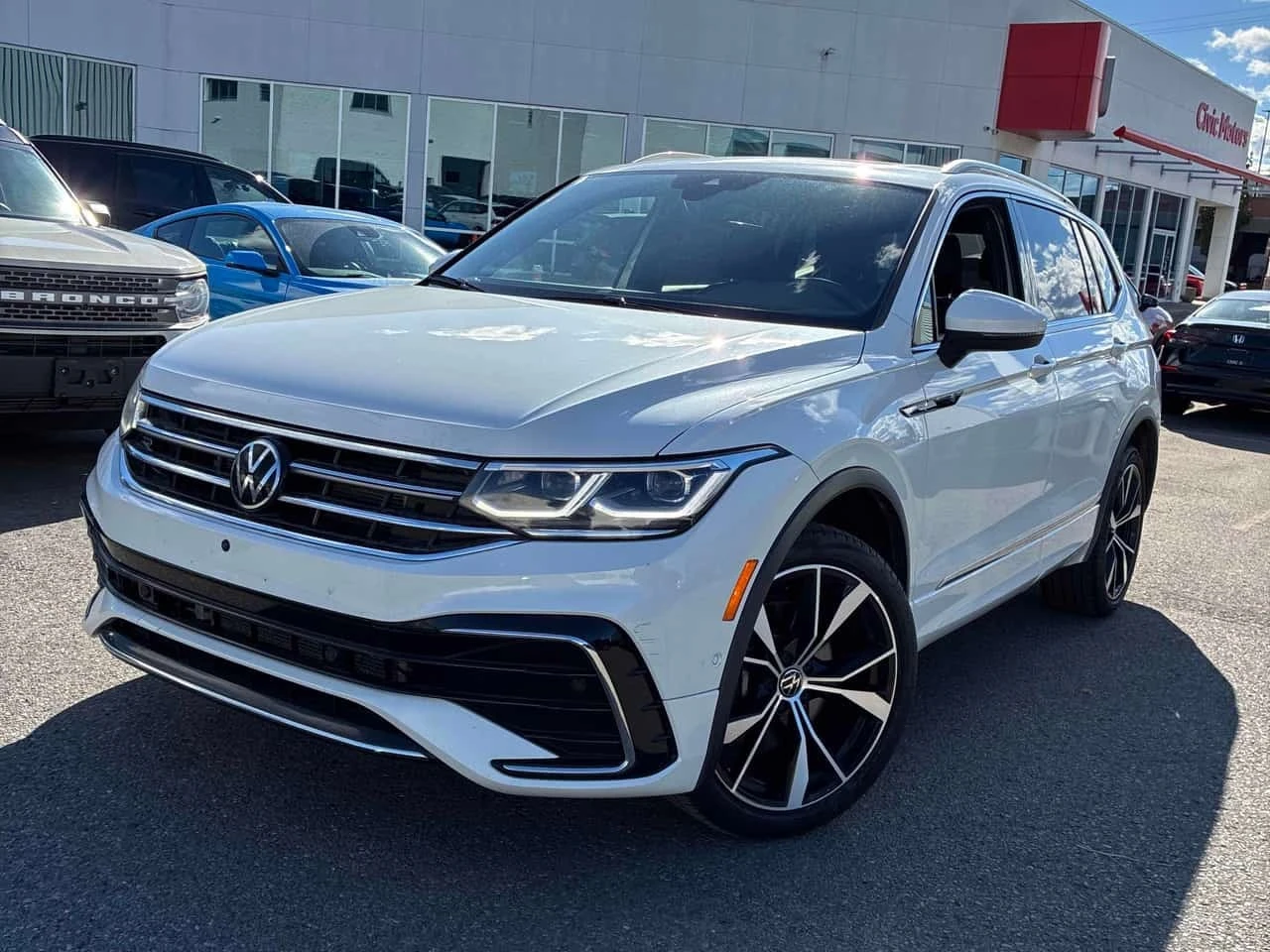 VW Tiguan Highline R Line | CARFAX | БЕЗ ИНЦИДЕНТИ