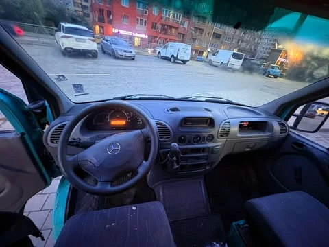 Mercedes-Benz Sprinter 208 Mercedes‑Benz 2.2 - изображение 2