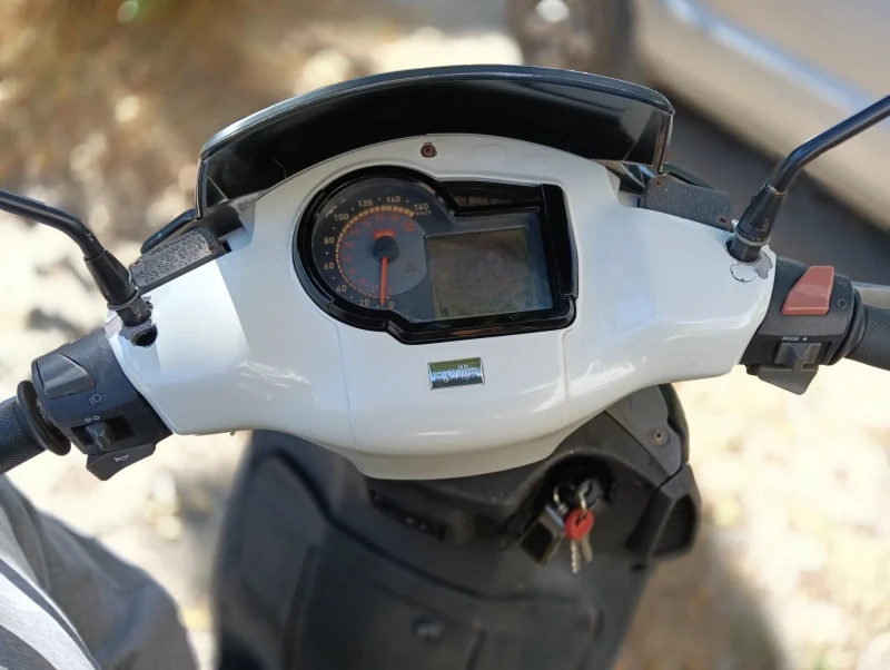 Aprilia 200 Spertcity, снимка 2 - Мотоциклети и мототехника - 52503389