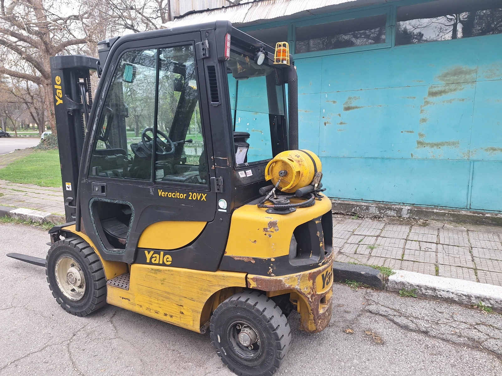  Yale | Mobile.bg   4