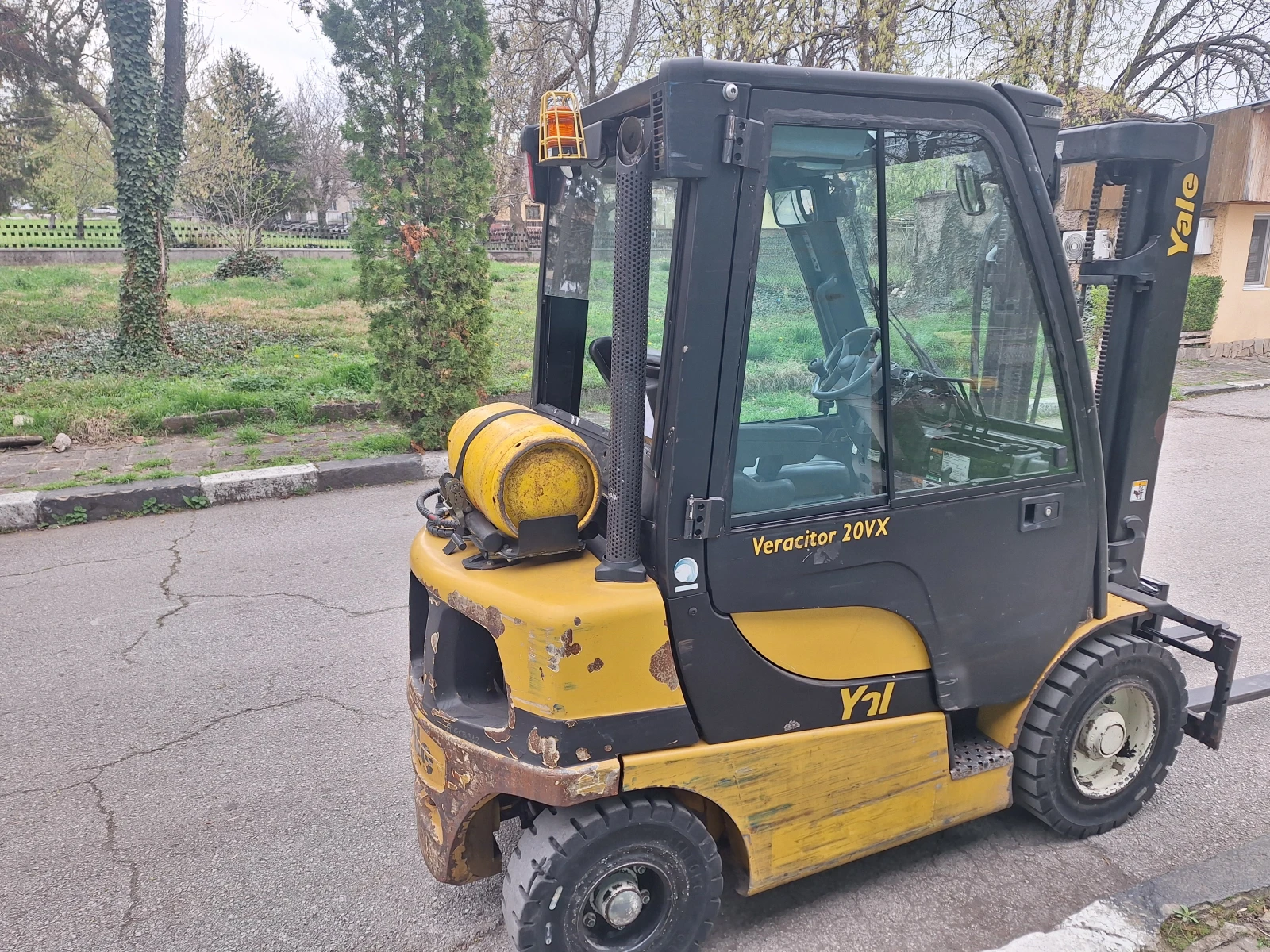  Yale | Mobile.bg   3