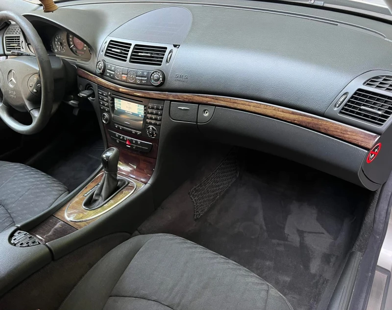 Mercedes-Benz E 200 KOMPRESSOR/NAVI/AVTOMAT/UNIKAT, снимка 14 - Автомобили и джипове - 47318846