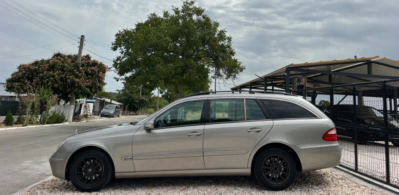 Mercedes-Benz E 200 KOMPRESSOR/NAVI/AVTOMAT/UNIKAT, снимка 3 - Автомобили и джипове - 47318846