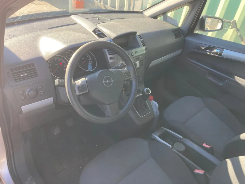 Opel Zafira 1.8 klima, снимка 10 - Автомобили и джипове - 48432870