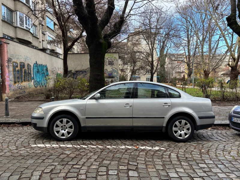 VW Passat 1.8T, снимка 2 - Автомобили и джипове - 48762403