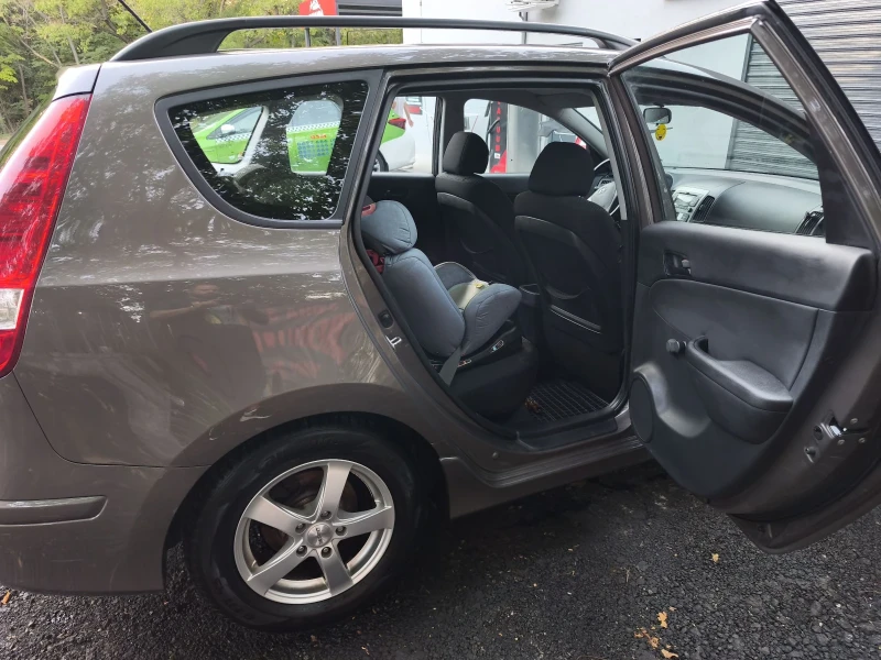 Hyundai I30 SW, снимка 10 - Автомобили и джипове - 51738516