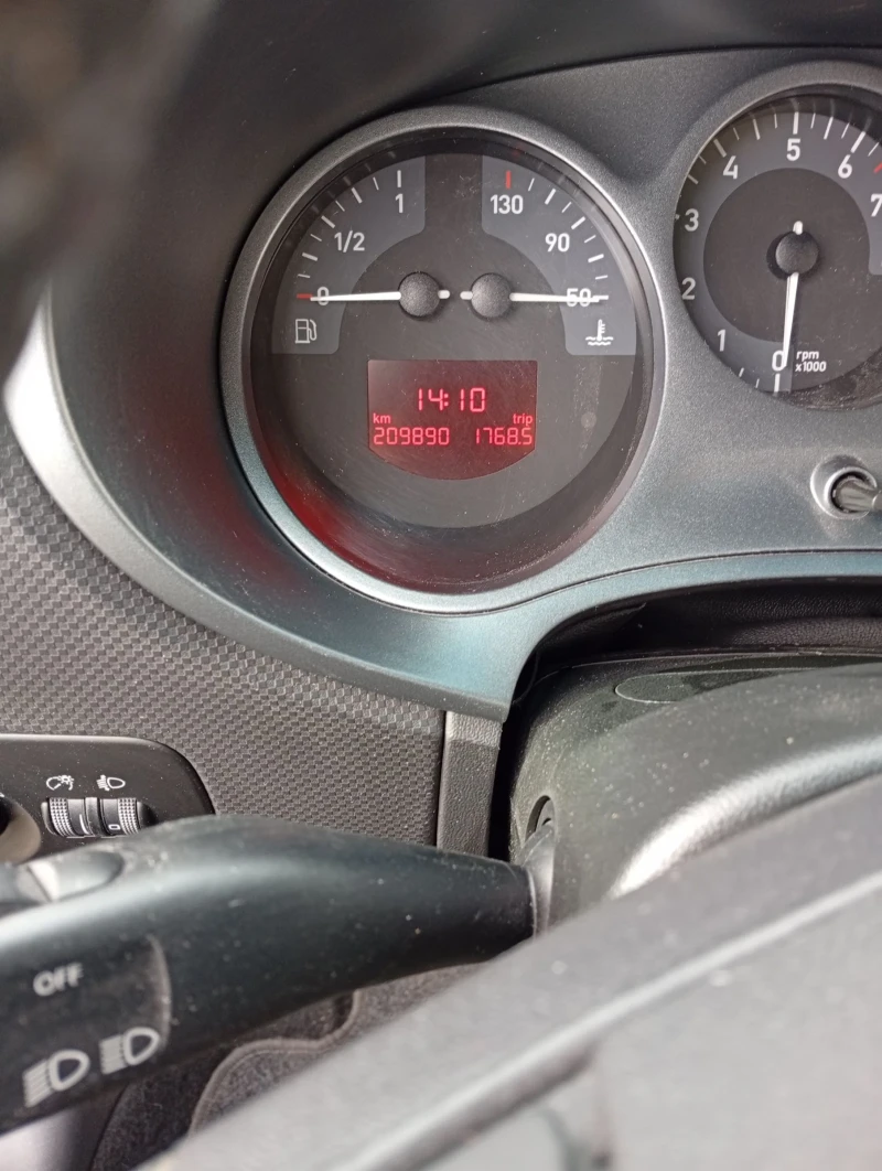 Seat Leon 2.0 FSI, снимка 9 - Автомобили и джипове - 52365586