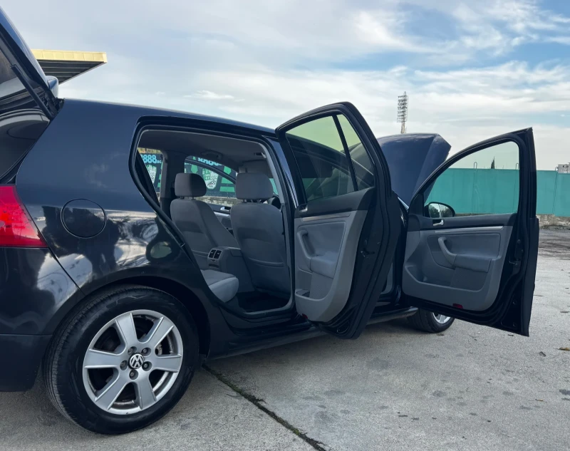 VW Golf 5, снимка 16 - Автомобили и джипове - 52501244