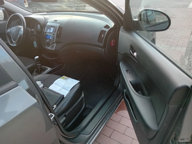 Hyundai I30 1.6i EXCLUSIVE , снимка 13 - Автомобили и джипове - 52839935