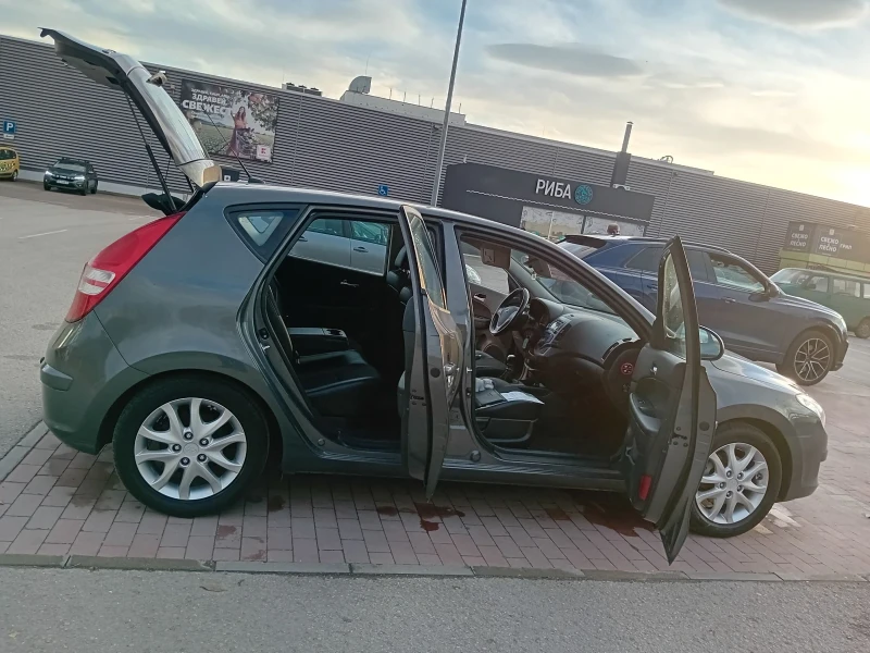 Hyundai I30 1.6i EXCLUSIVE , снимка 10 - Автомобили и джипове - 52839935
