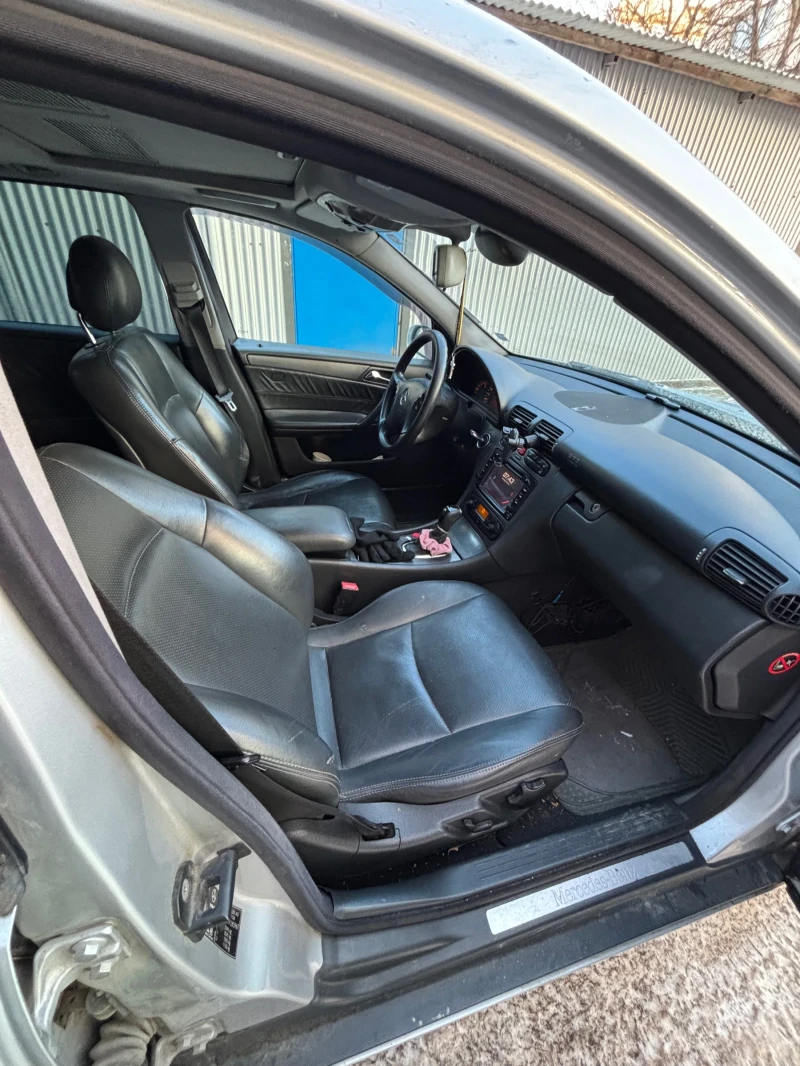 Mercedes-Benz C 220, снимка 5 - Автомобили и джипове - 53150503
