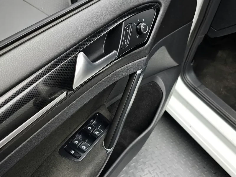VW Golf 2.0 TDI, снимка 17 - Автомобили и джипове - 54300694
