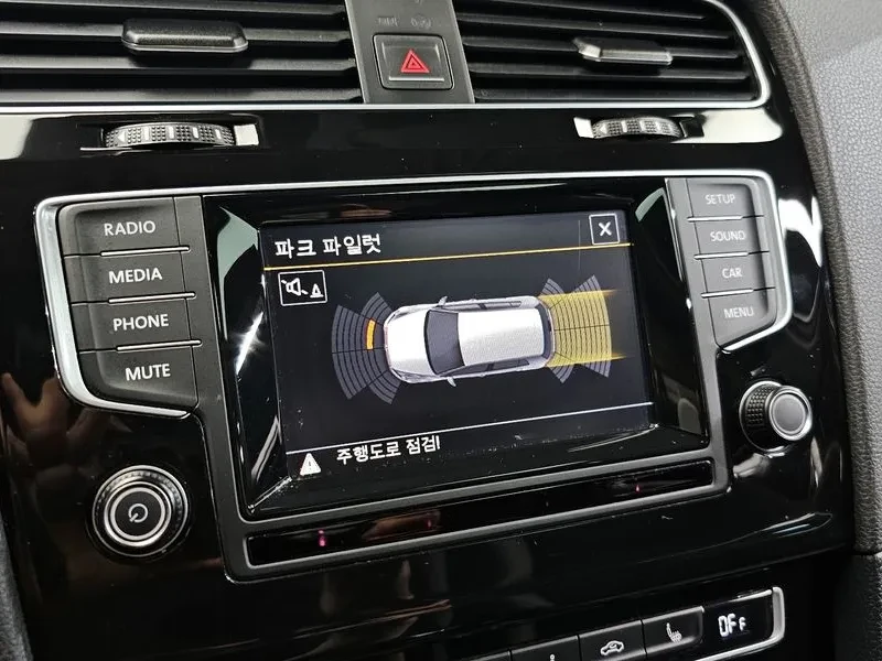 VW Golf 2.0 TDI, снимка 15 - Автомобили и джипове - 54300694