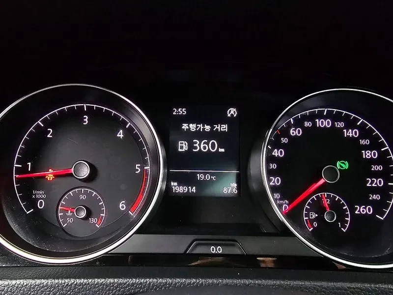 VW Golf 2.0 TDI, снимка 8 - Автомобили и джипове - 54300694